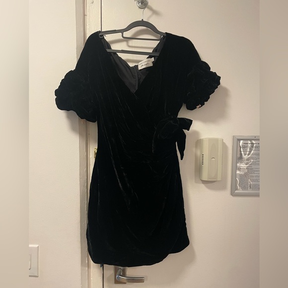 Fame and Partners Dresses & Skirts - Fame & Partners x Free People black velvet cocktail dress